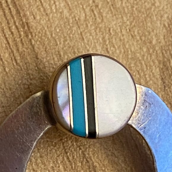 Vintage Zuni round sterling silver earrings, inlaid with turquoise, onyx and MOP - Picture 11 of 14